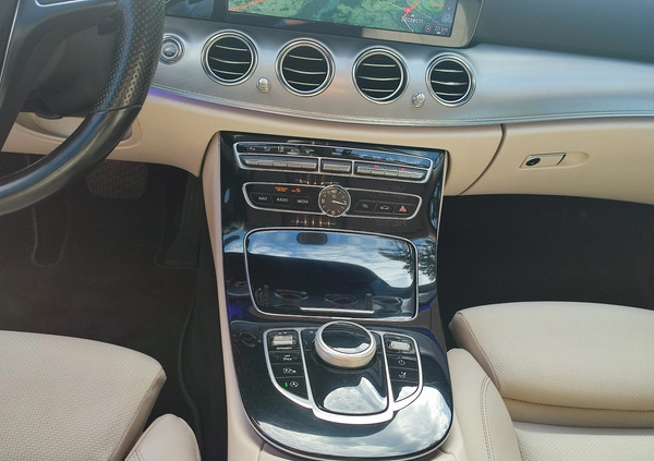 Mercedes-Benz Klasa E cena 89900 przebieg: 289900, rok produkcji 2017 z Jawor małe 781